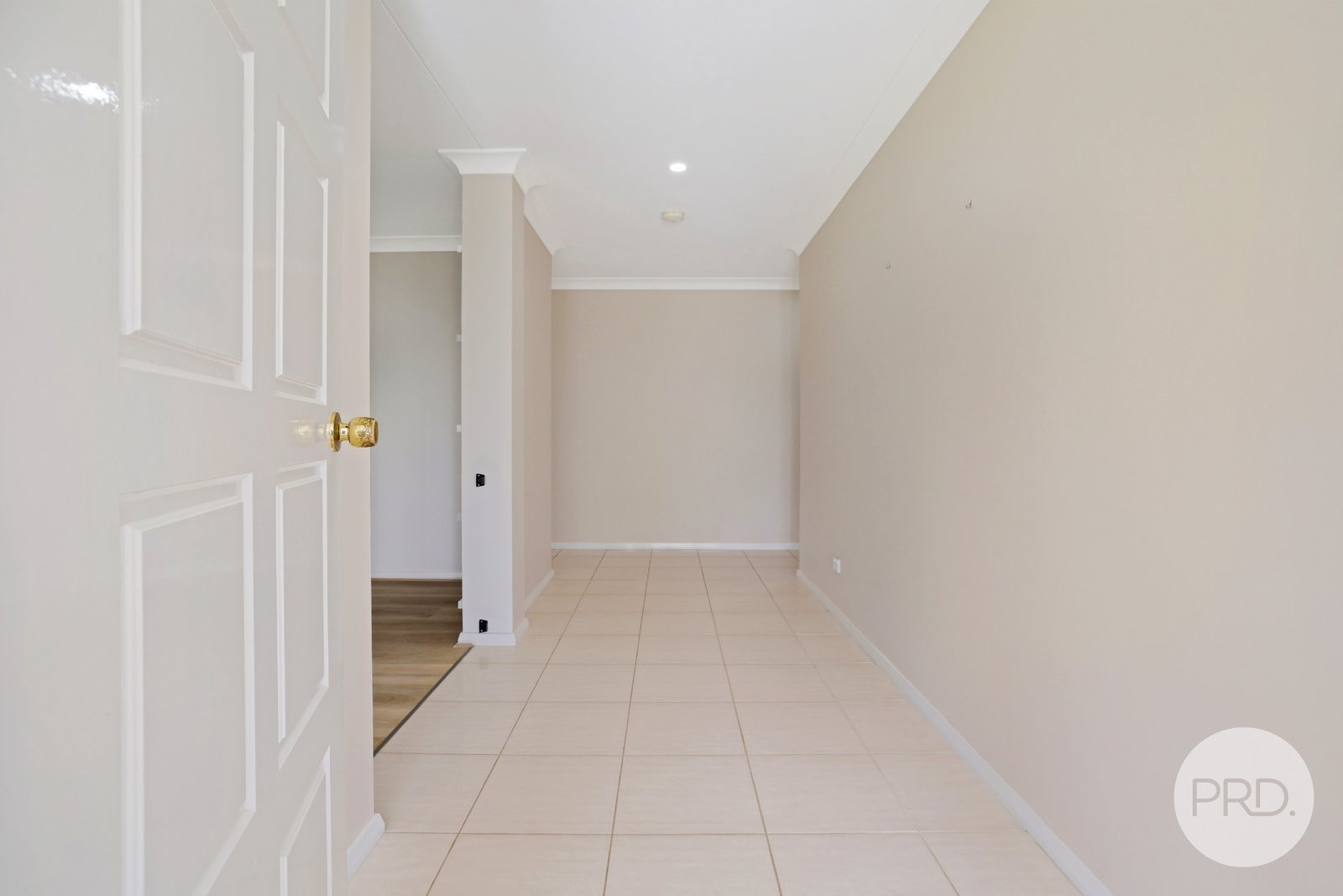 13 Daintree Circuit TAMWORTH 5