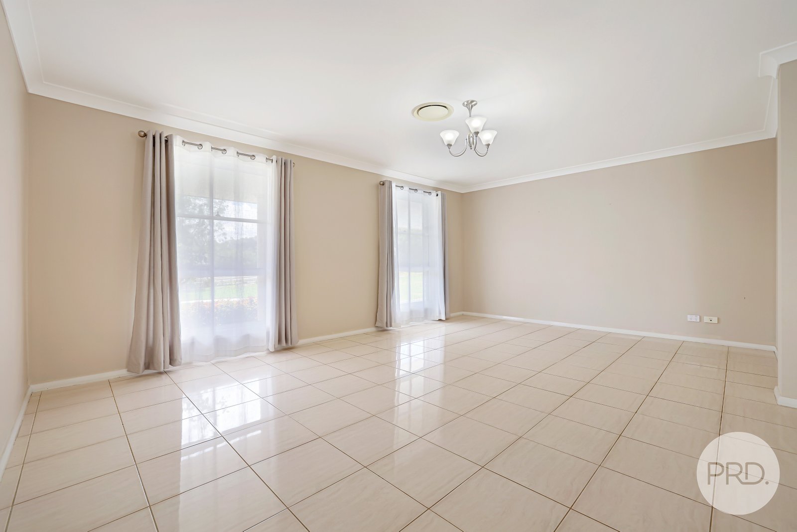 13 Daintree Circuit TAMWORTH 8