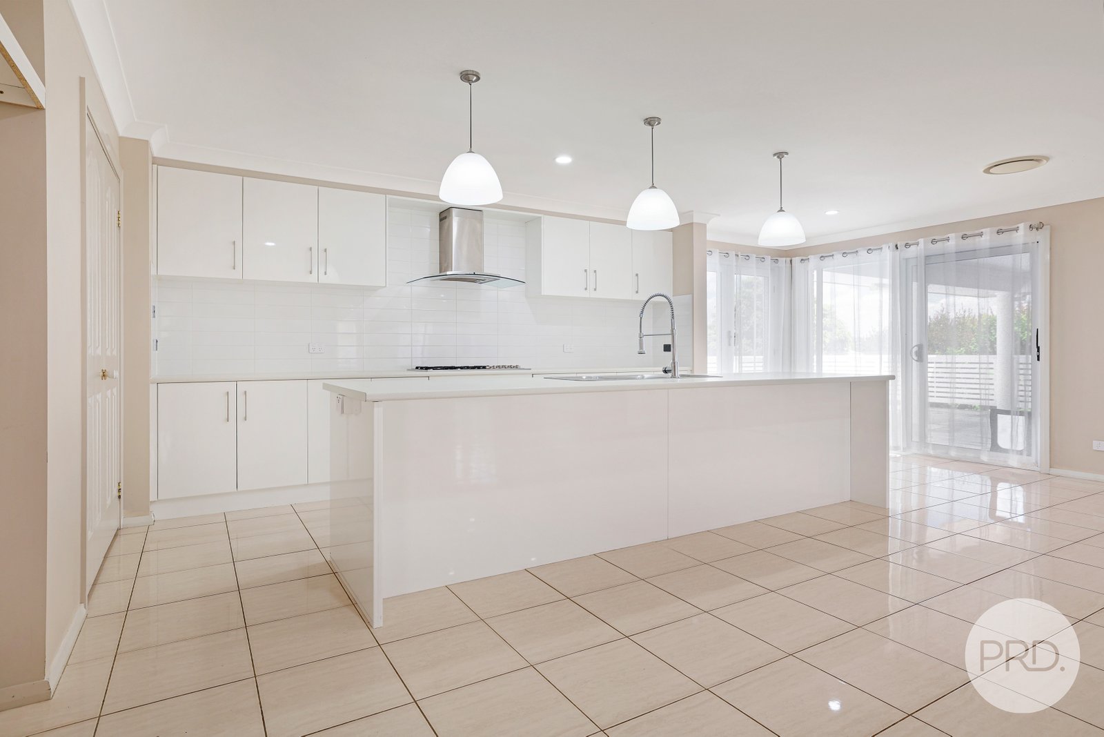 13 Daintree Circuit TAMWORTH 9