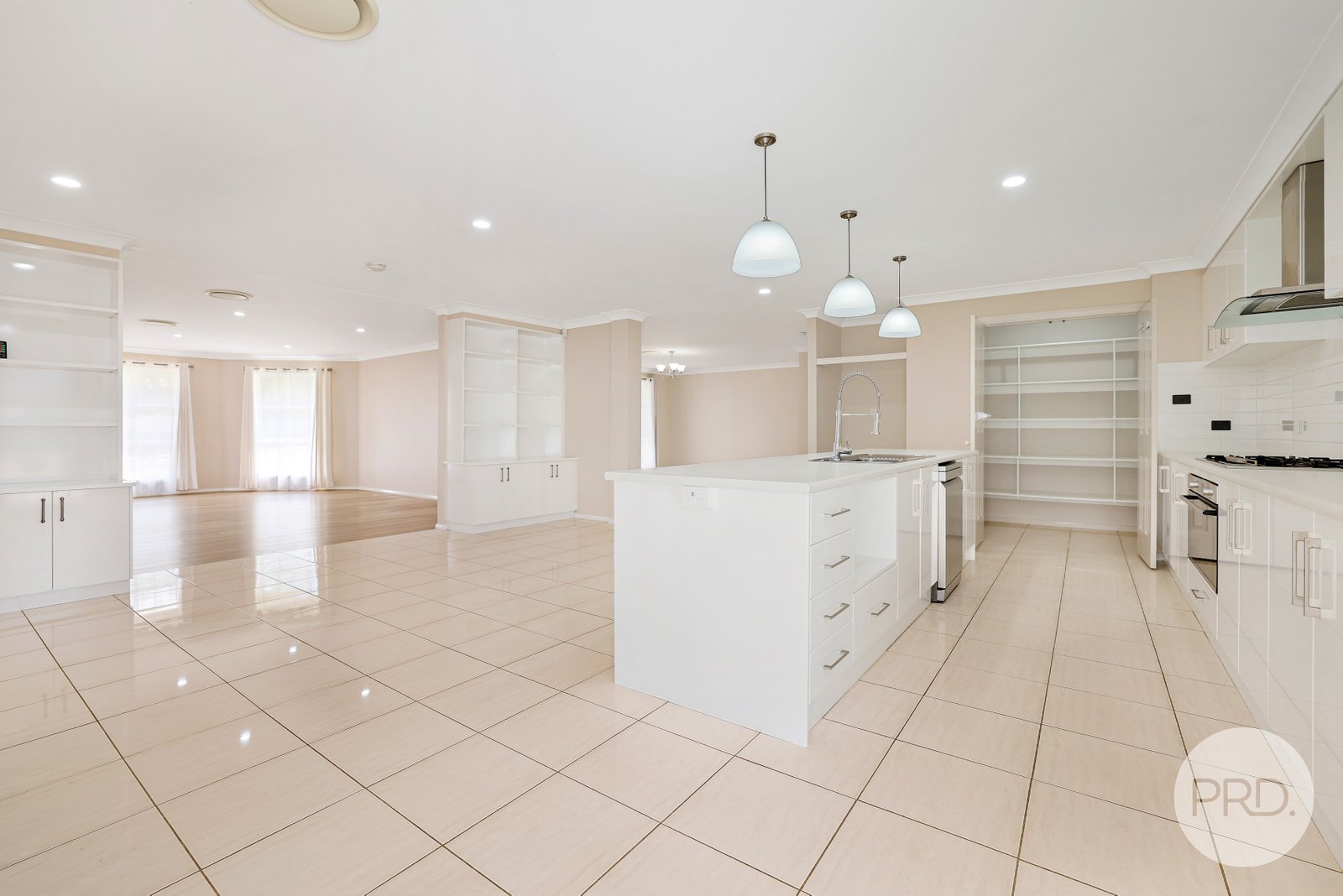 13 Daintree Circuit TAMWORTH 11