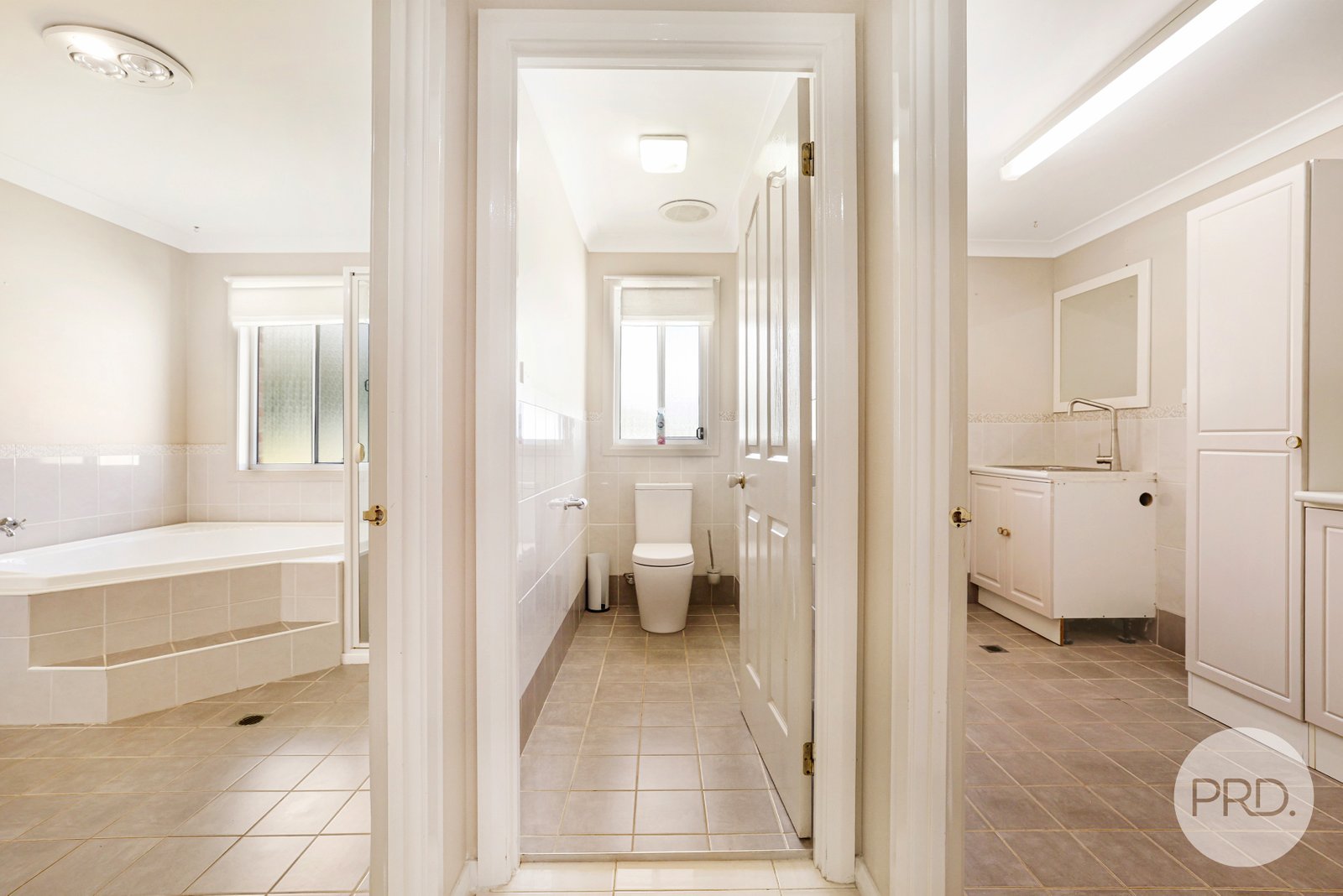 13 Daintree Circuit TAMWORTH 15