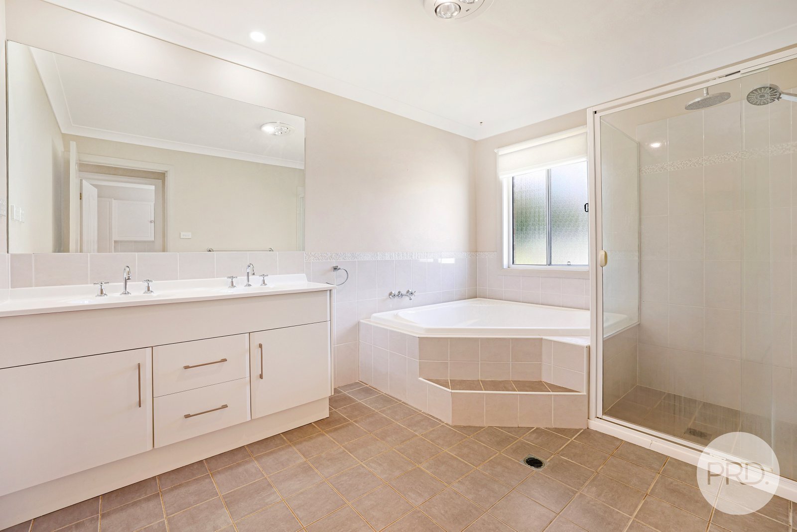 13 Daintree Circuit TAMWORTH 16