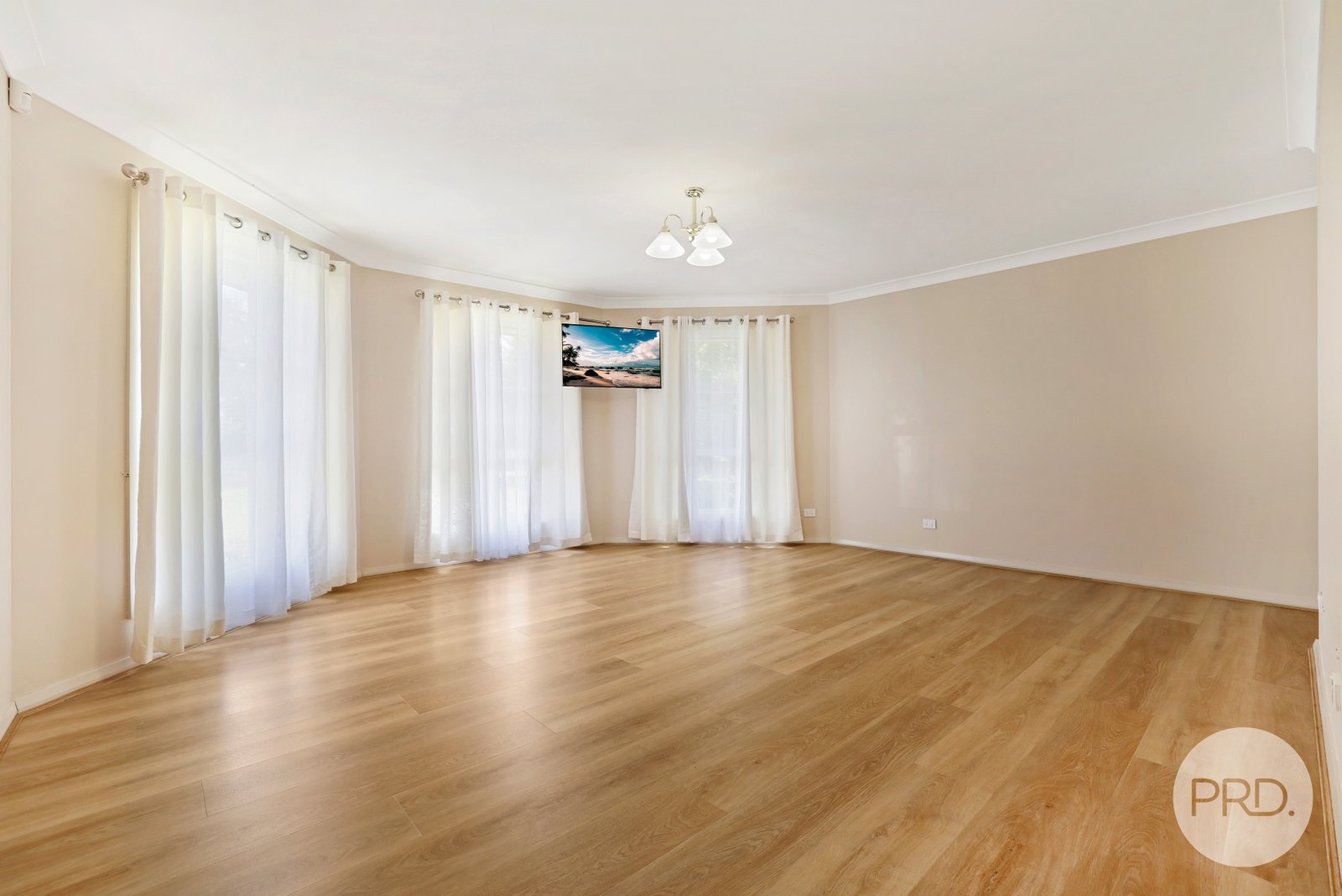 13 Daintree Circuit TAMWORTH 19