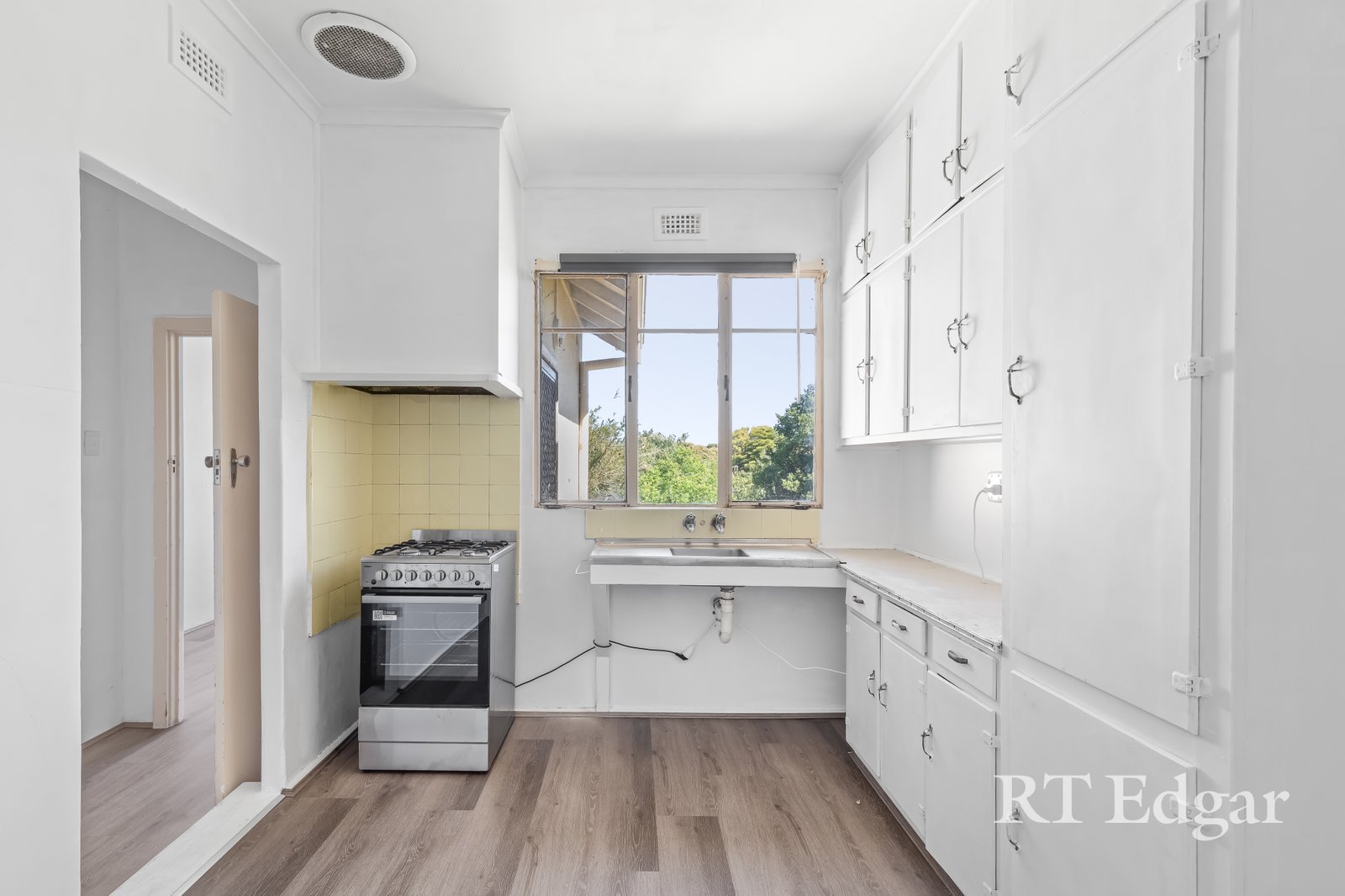 Real Estate and Property in 13 Dorrington Avenue, Reservoir, VIC