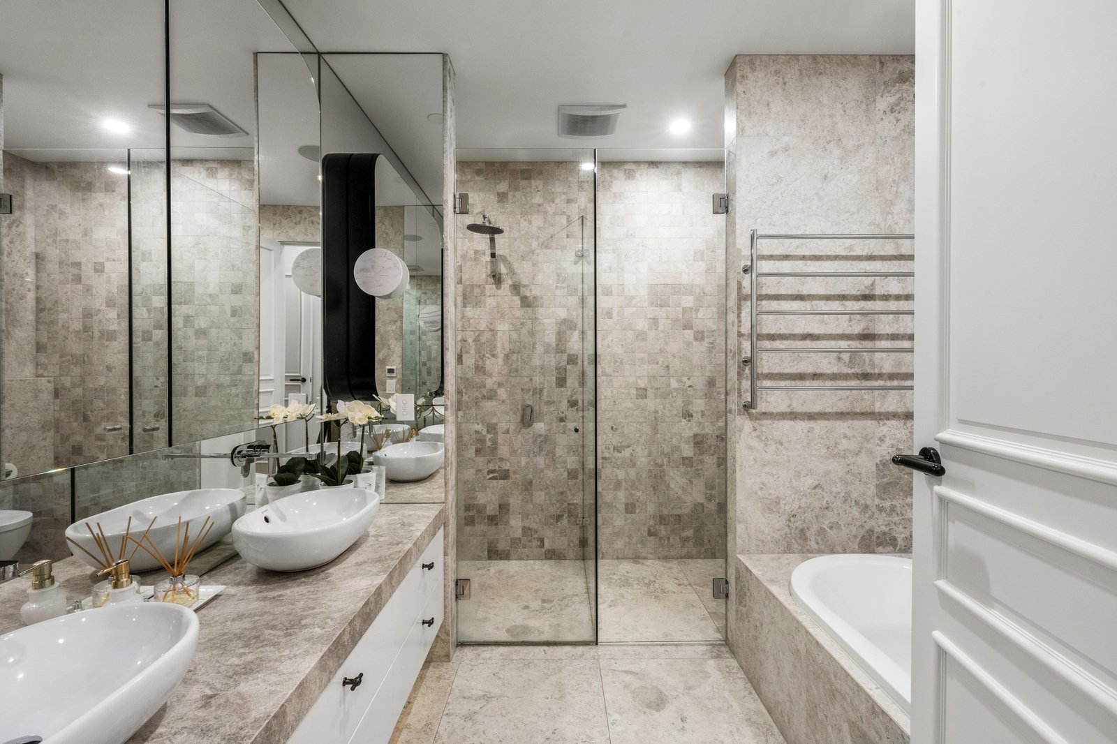 1/3 Douglas Street, Toorak, 3142