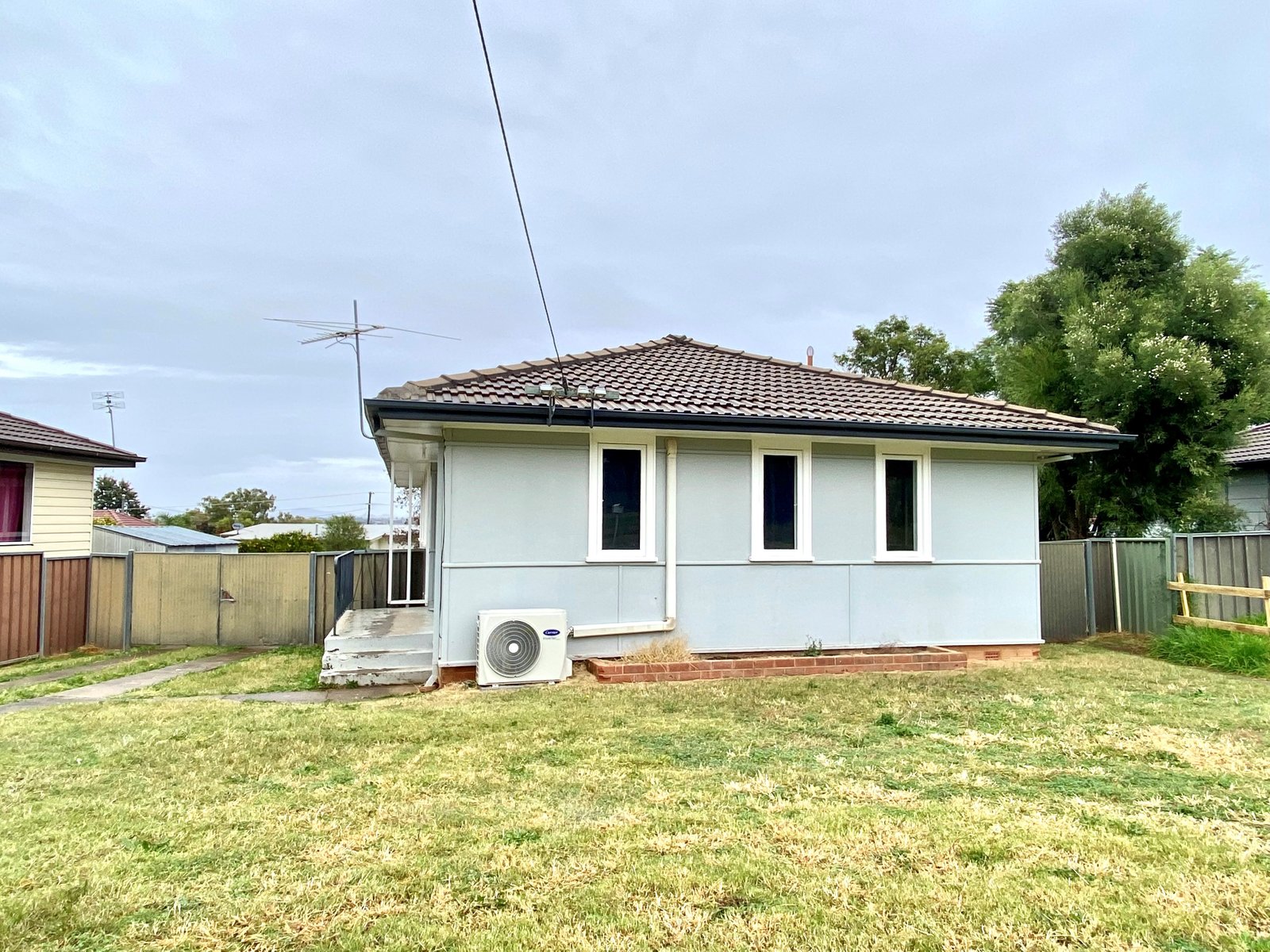 13 Drummond Road TAMWORTH 1