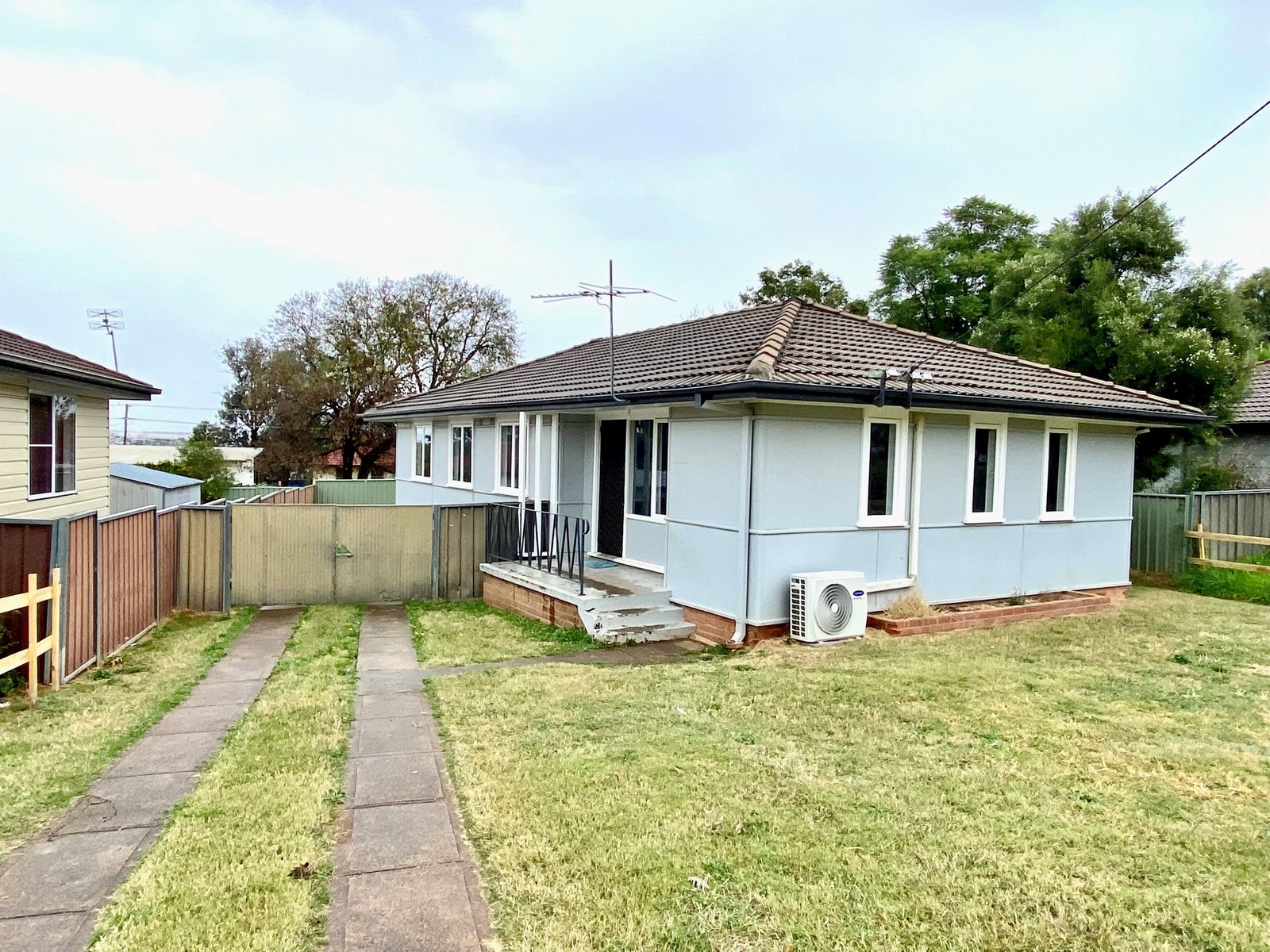 13 Drummond Road TAMWORTH 2