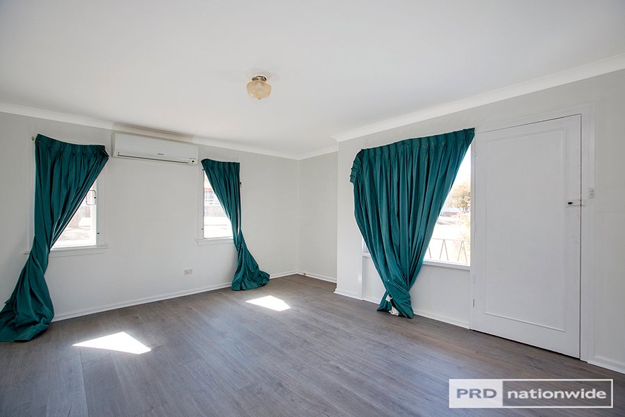 13 Drummond Road TAMWORTH 2