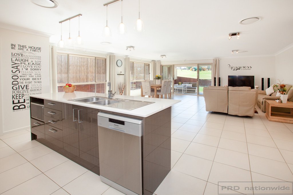 13 Dunnart Street ABERGLASSLYN 2