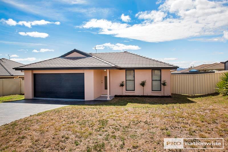 13 Eagle Avenue TAMWORTH 2