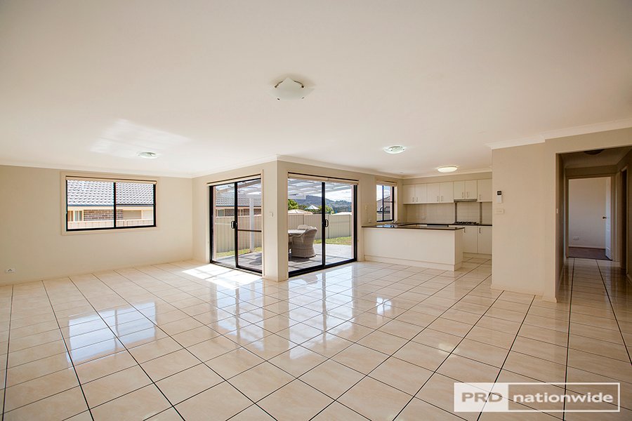 13 Eagle Avenue TAMWORTH 3