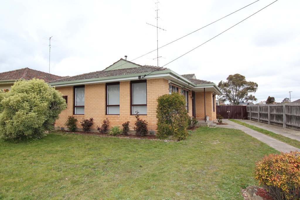 13 Edgar Street WENDOUREE 12