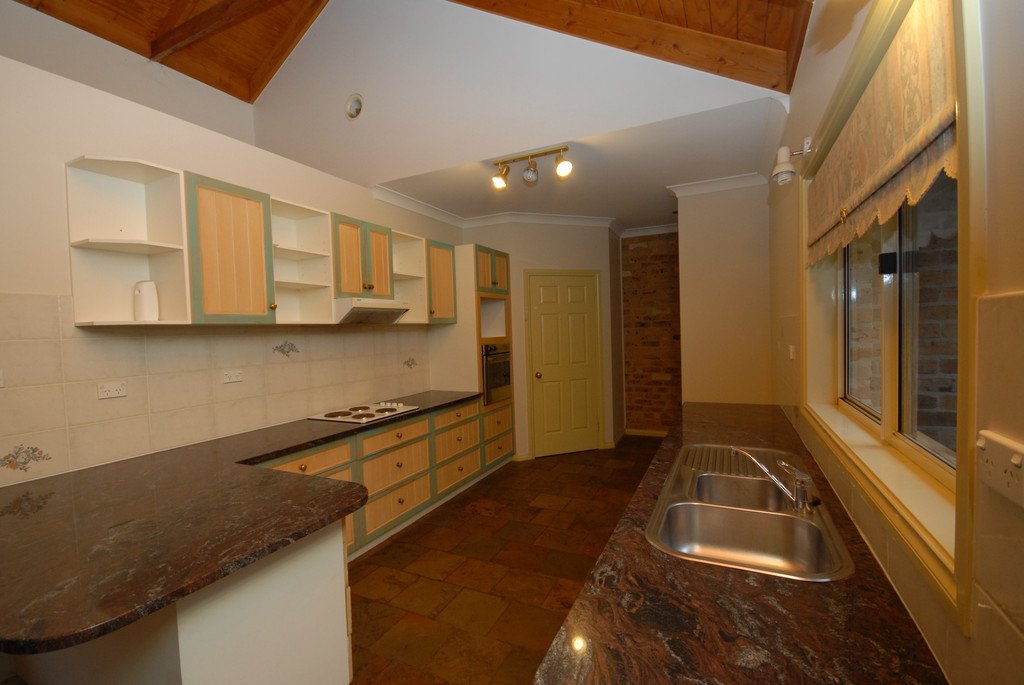 13 Elmslea Drive BUNGENDORE 9