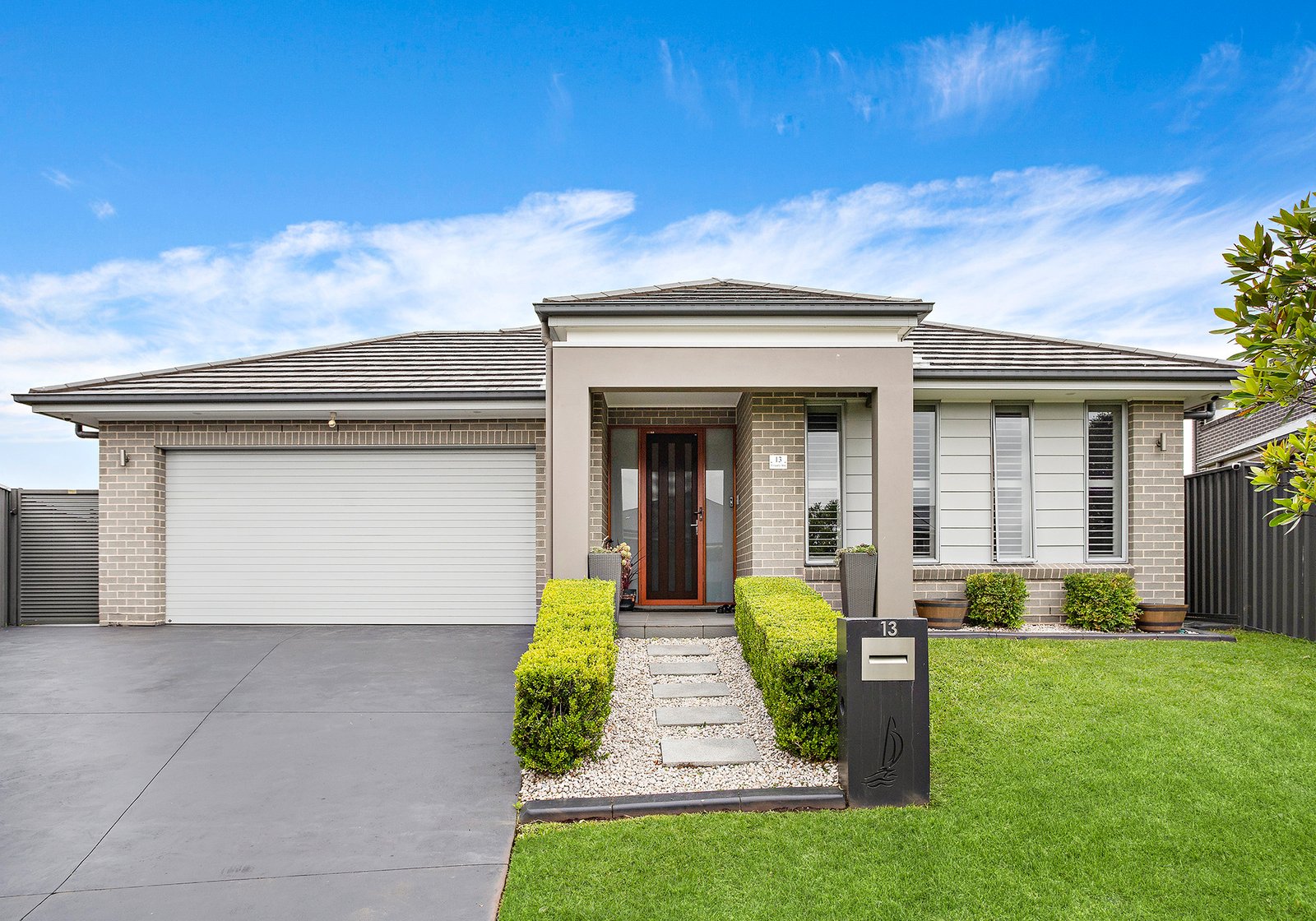 13 Estuary Avenue HAYWARDS BAY 12
