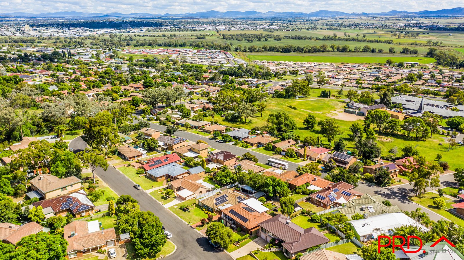 13 Eucalypt Avenue TAMWORTH 27