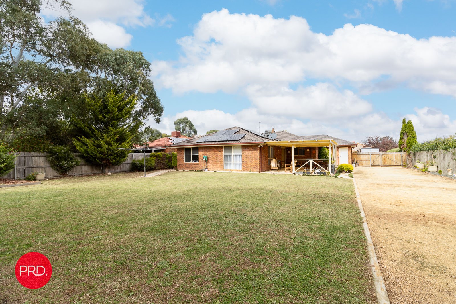 13 Falconer Place BUNGENDORE 16