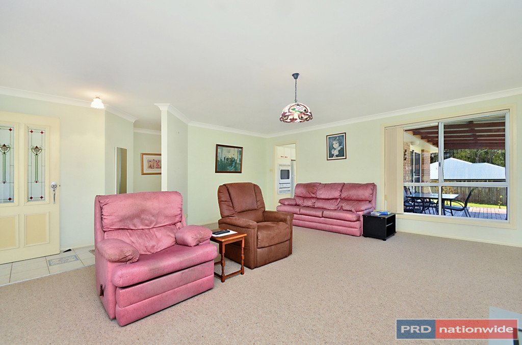 13 Flinders Drive LAURIETON 2