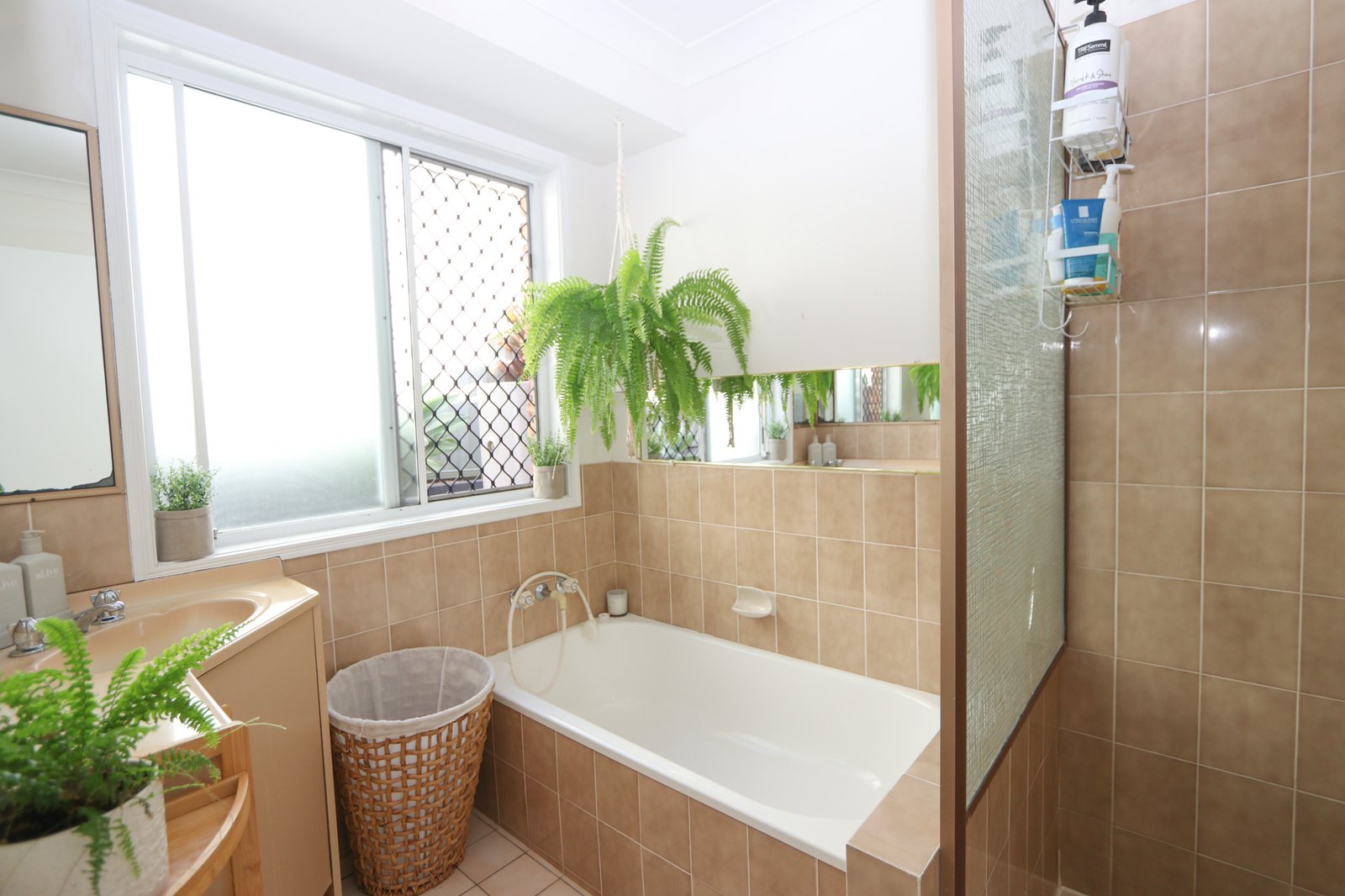 13 Footscray Court ARUNDEL 16