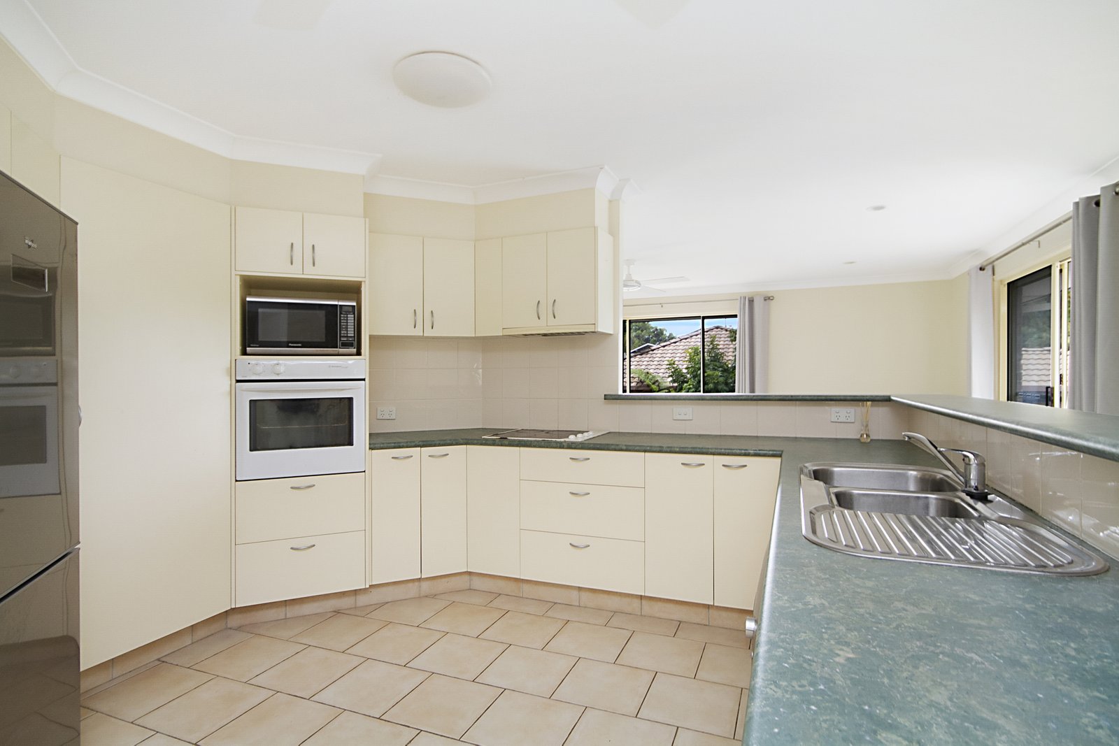 13 Glen Ayr Drive BANORA POINT 4