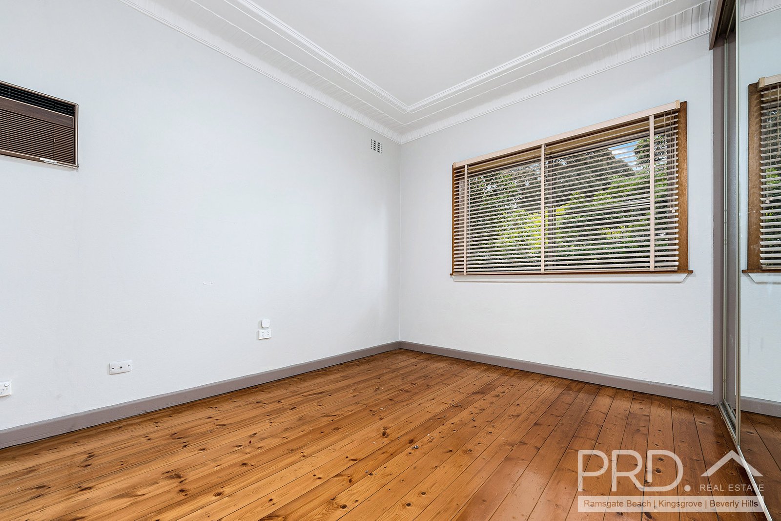 13 Glenwall Street KINGSGROVE 4