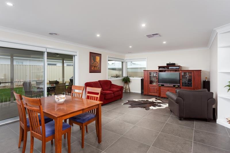 13 Goonawarra Street GOBBAGOMBALIN 5