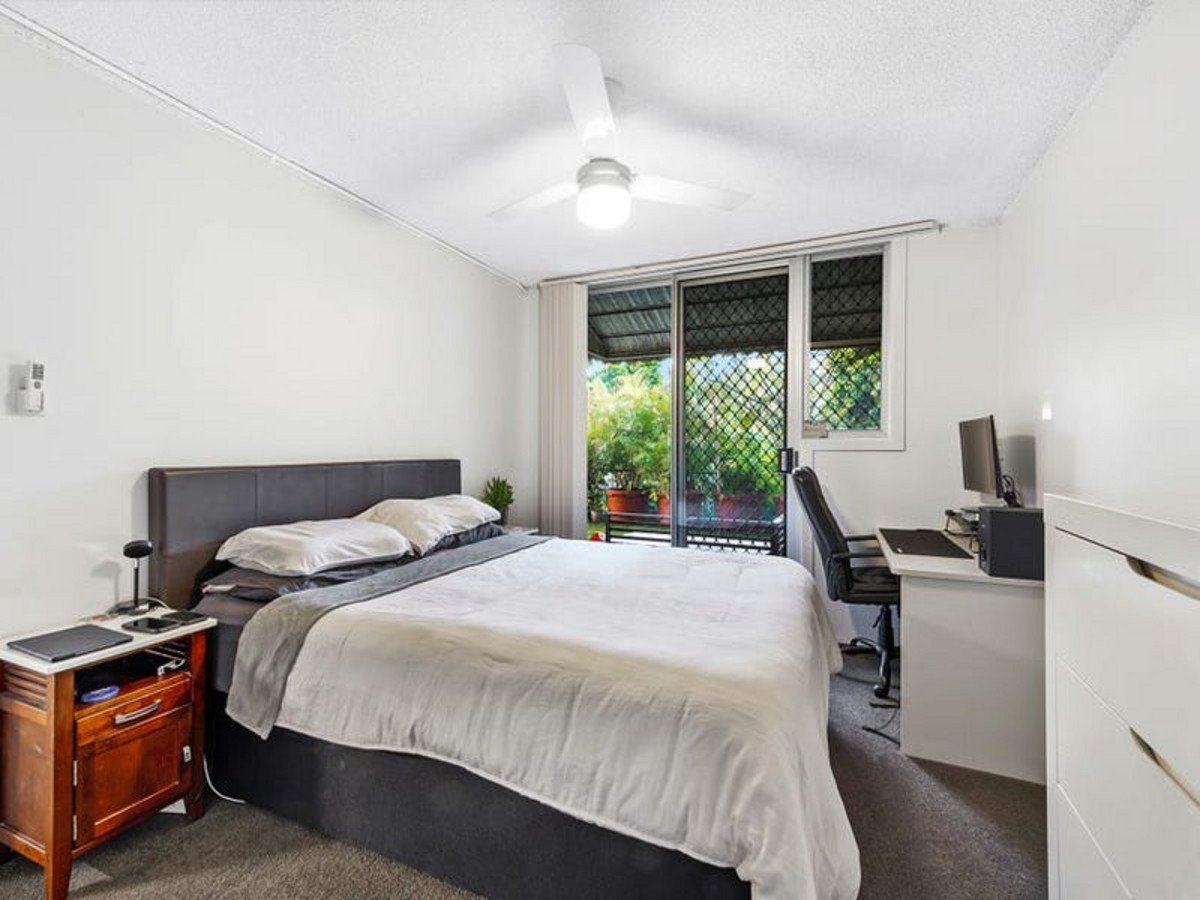 1/3 Hayle Street BURLEIGH HEADS 6