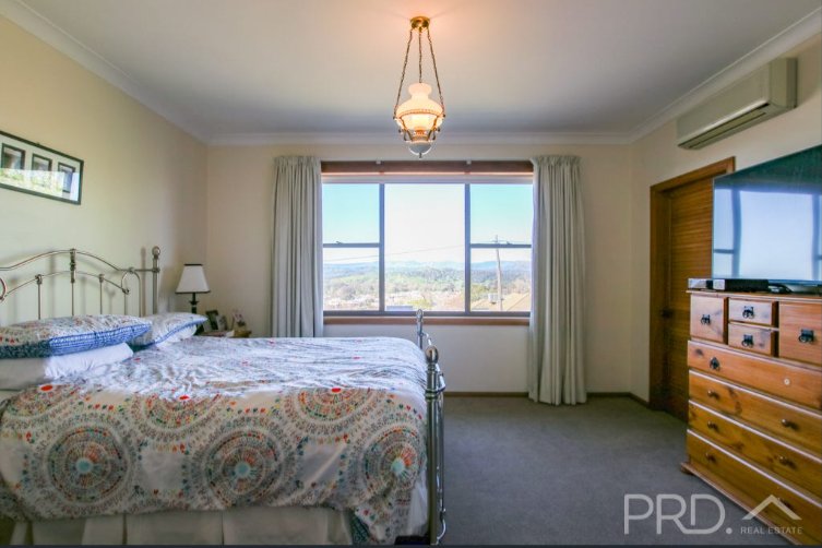 13 Highland Avenue TUMUT 5