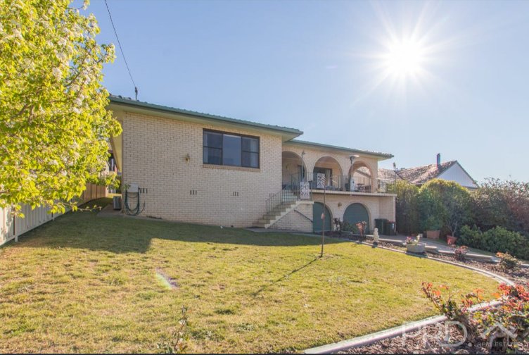 13 Highland Avenue TUMUT 10