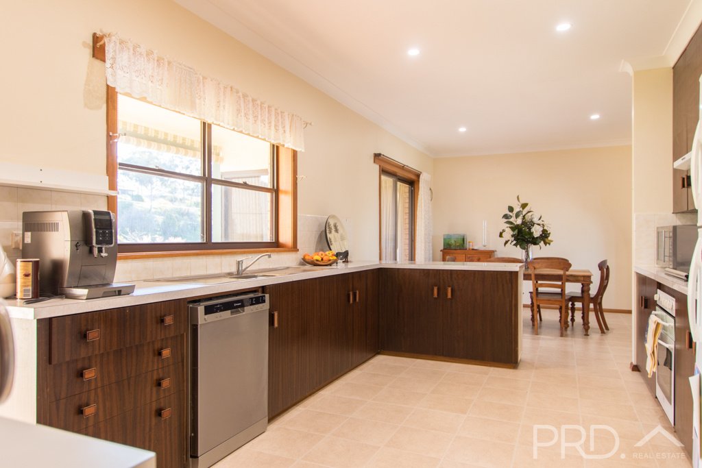 13 Highland Avenue TUMUT 5