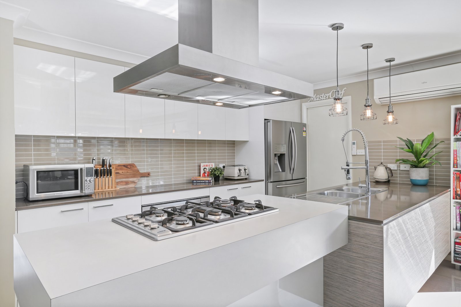 13 Hobbs Street HORSLEY 2