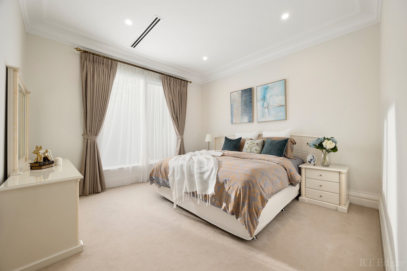 Real Estate and Property in 13 Hopetoun Avenue, Canterbury, VIC