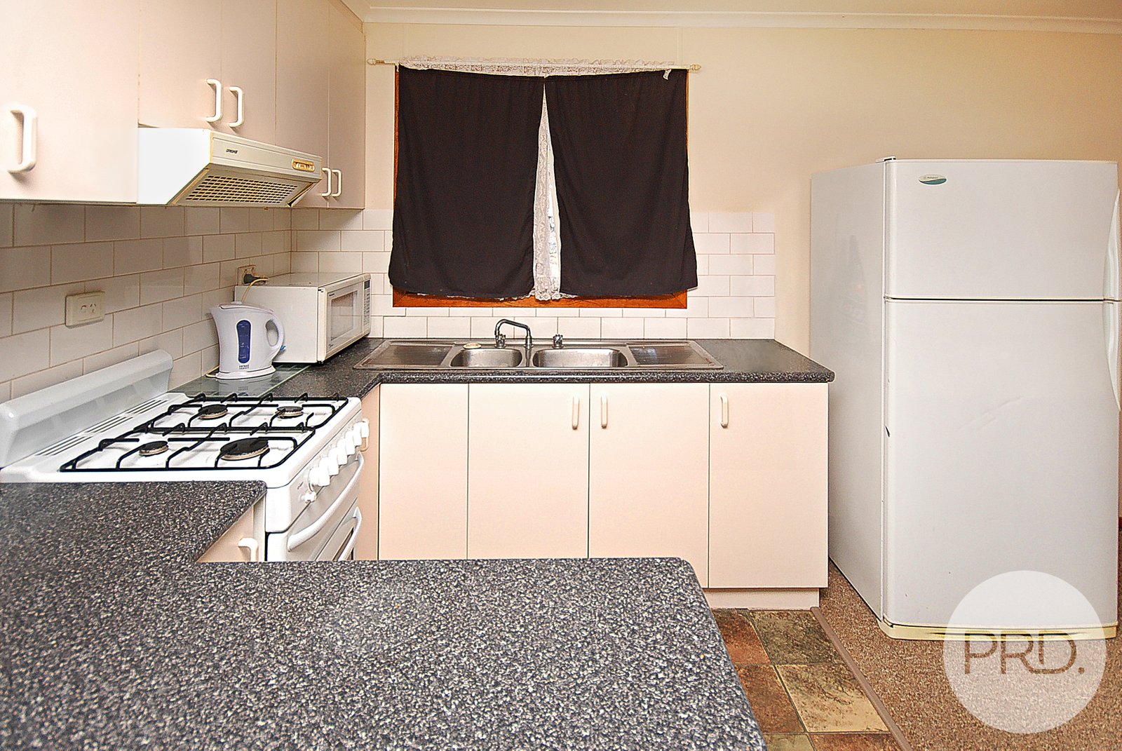 13 Horseshoe Road CARTWRIGHTS HILL 8