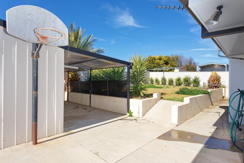 13 Hudson Drive LLOYD 8