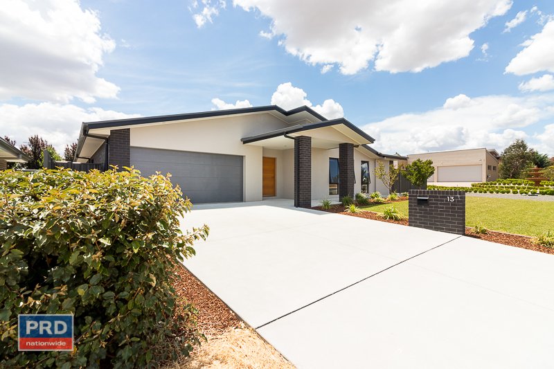 13 Hyland Drive BUNGENDORE 1