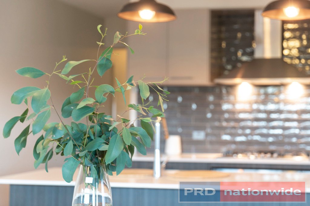 13 Illana Street BROWN HILL 11