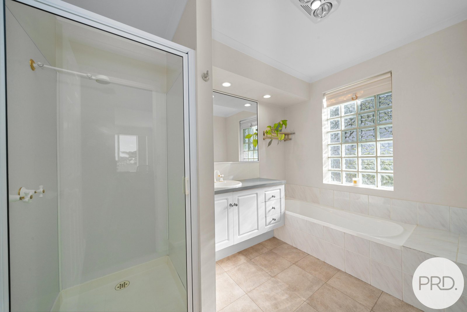 1/3 Jade Court BLACKMANS BAY 14