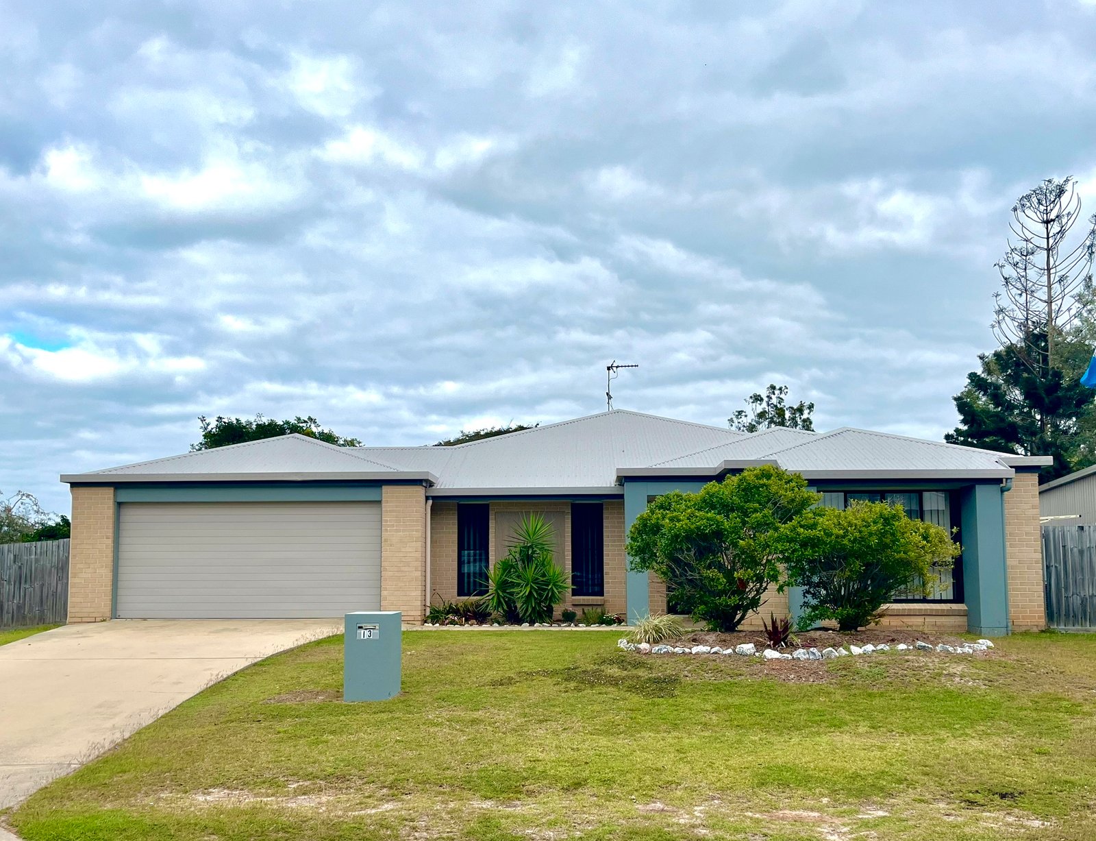 13 JEANA Close BOYNE ISLAND 1