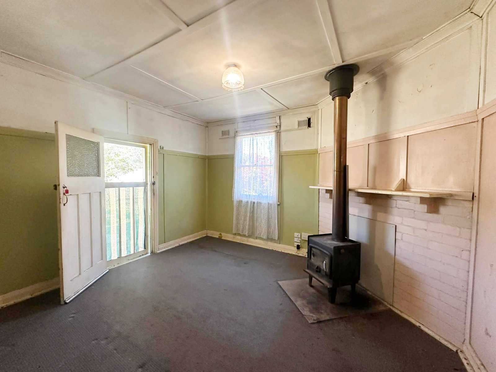 13 King St  TUMBARUMBA 5