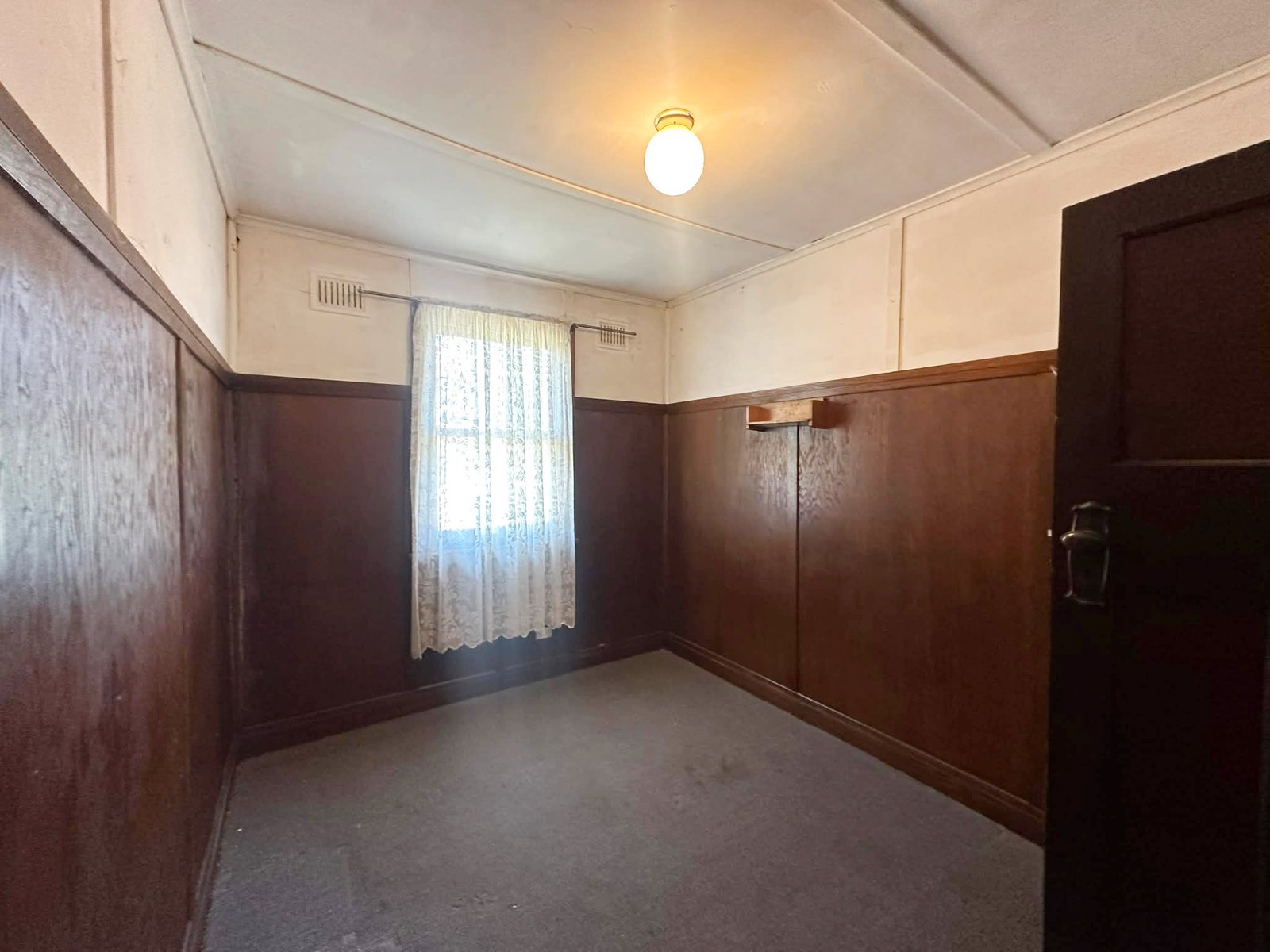 13 King St  TUMBARUMBA 9