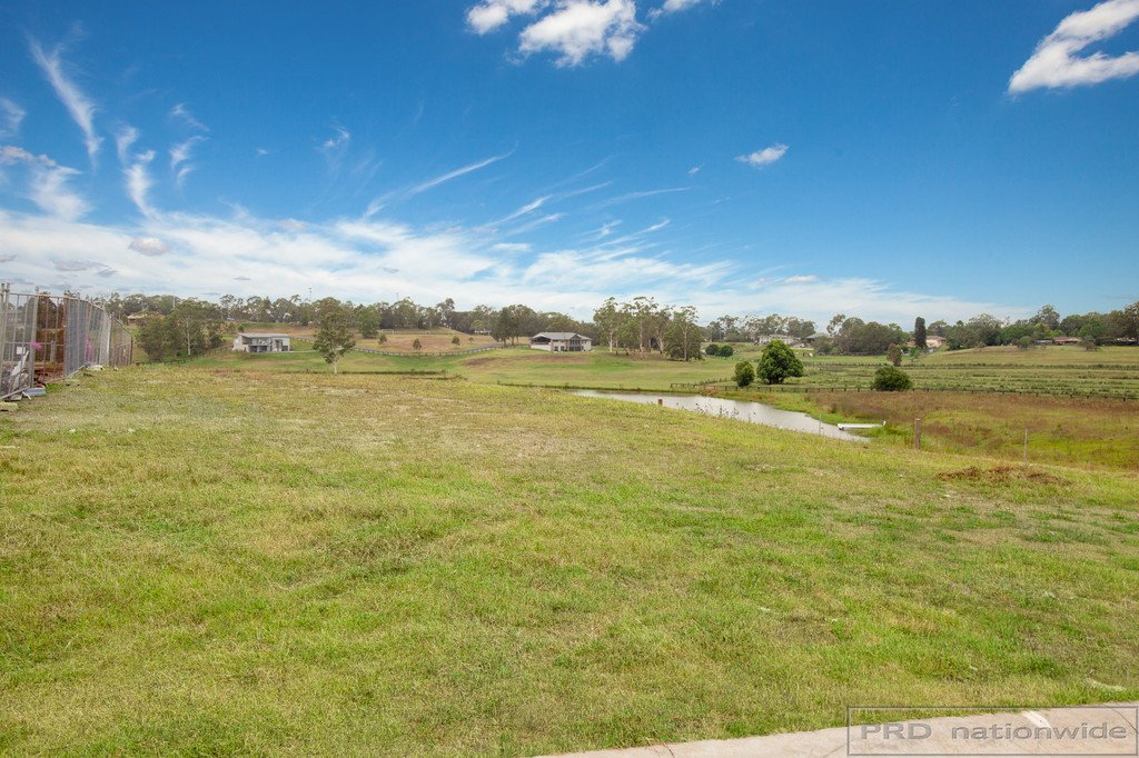 13 Lagoon Avenue BOLWARRA 4