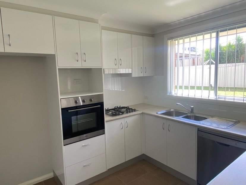 13 Lake Place NORTH TAMWORTH 2