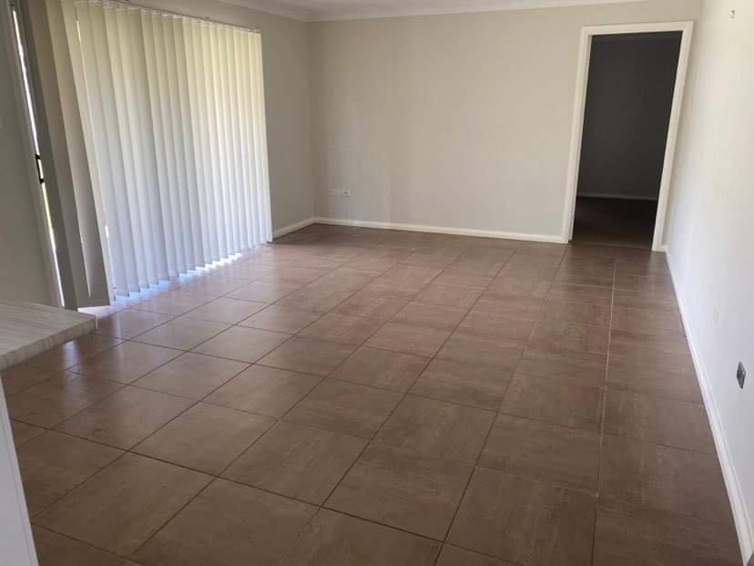 13 Lake Place NORTH TAMWORTH 3
