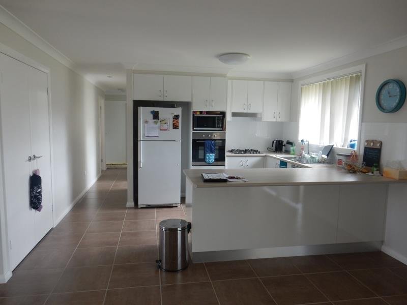 13 Lake Place TAMWORTH 4