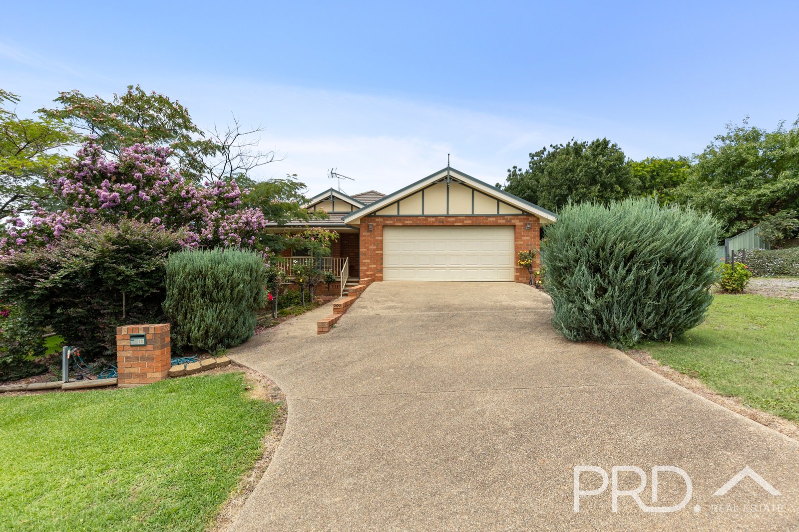 13 Lawson Drive GUNDAGAI 2
