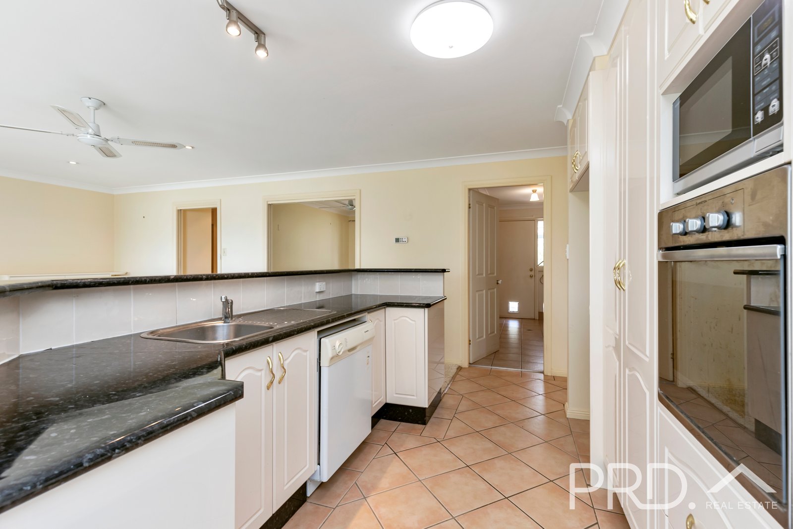 13 Lawson Drive GUNDAGAI 7