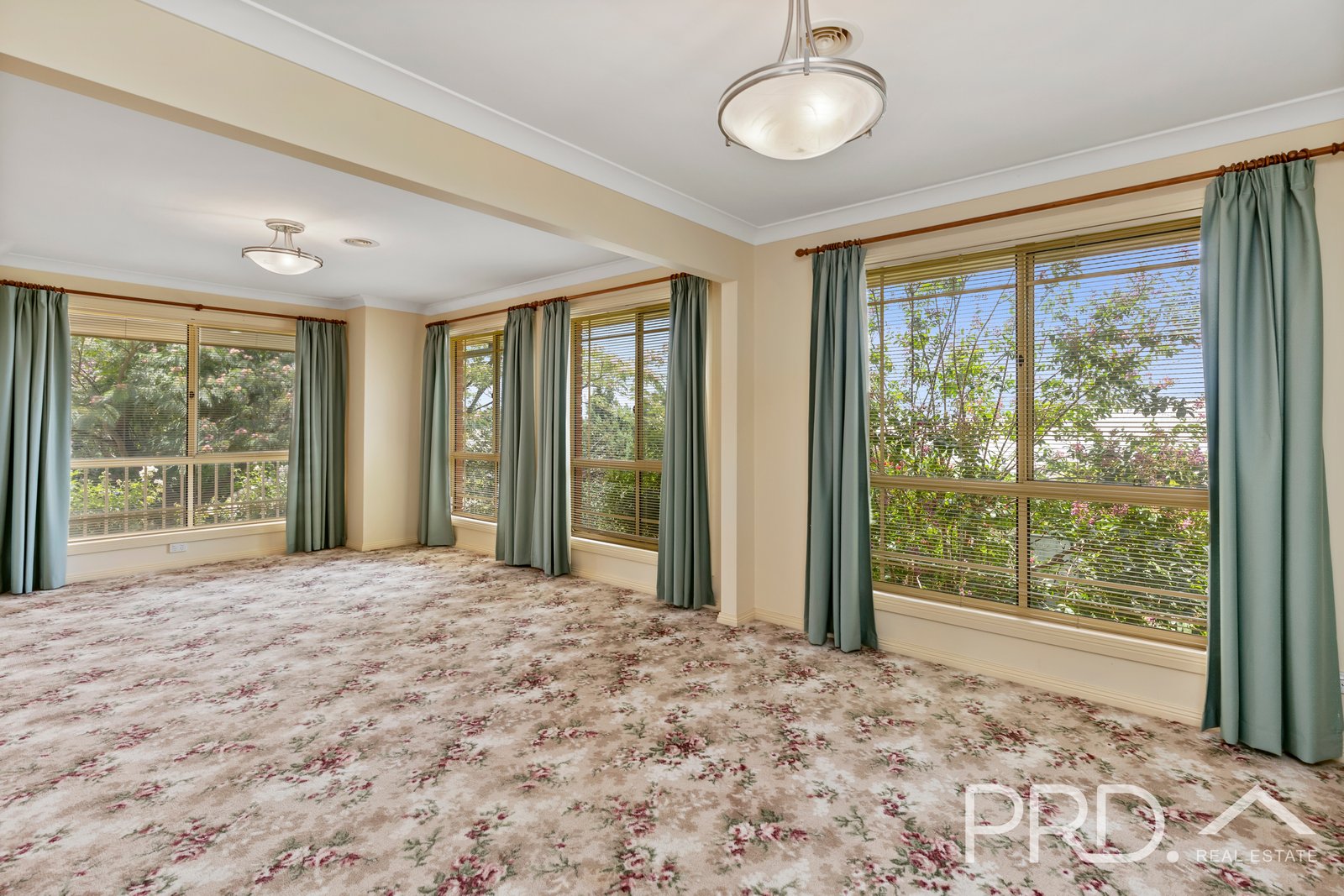 13 Lawson Drive GUNDAGAI 8