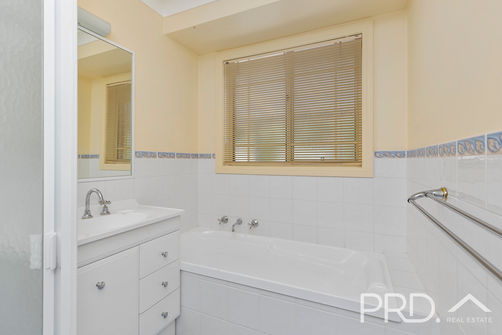 13 Lawson Drive GUNDAGAI 14