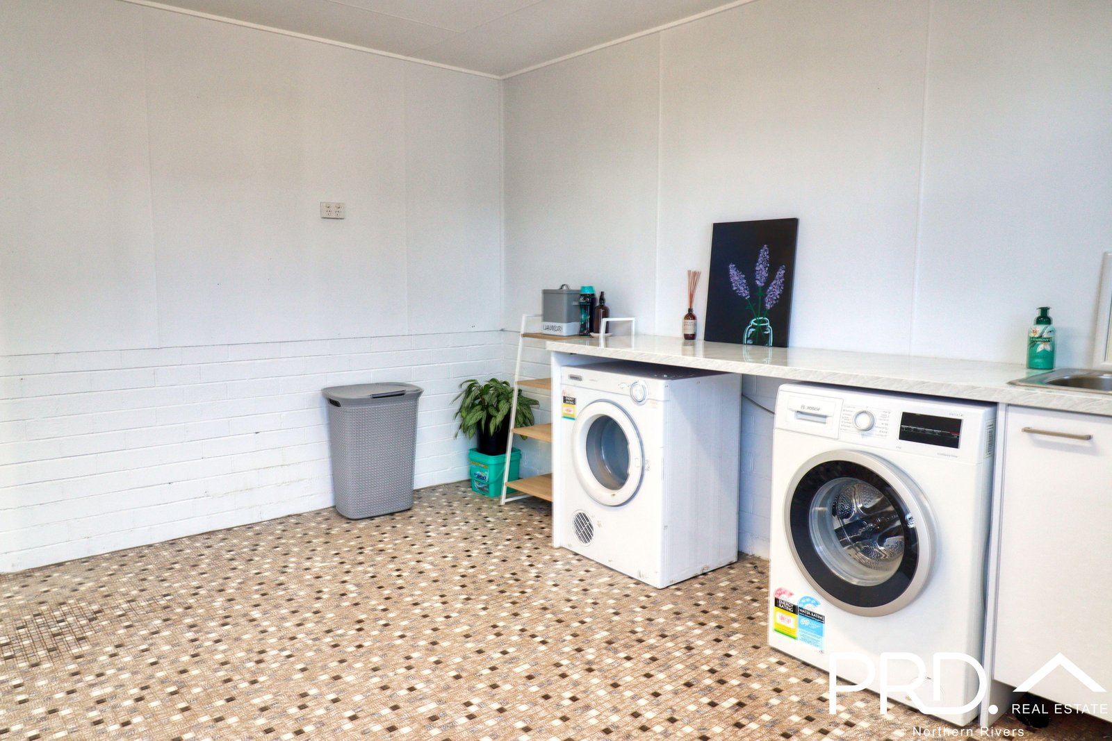 13 Lees Avenue CASINO 12