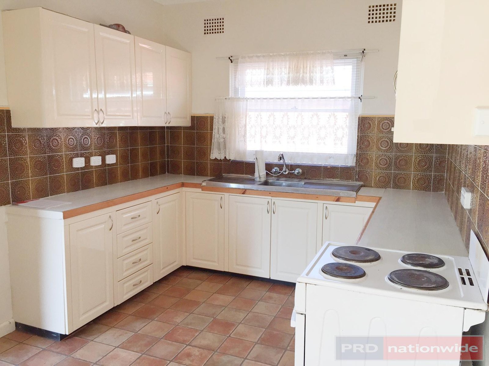 13 Lesley Avenue REVESBY 4