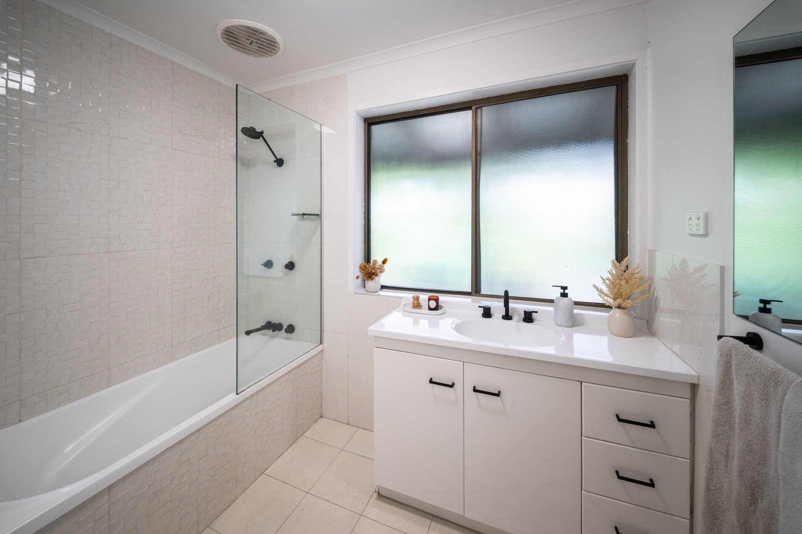 13 Lillee Court CURRUMBIN VALLEY 19